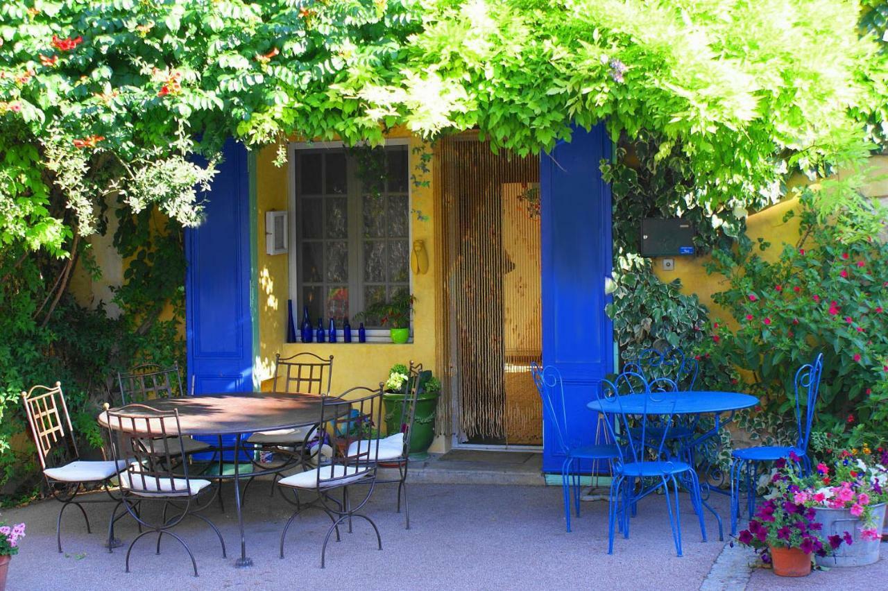 Готель La Sarrasine Villes-sur-Auzon Екстер'єр фото